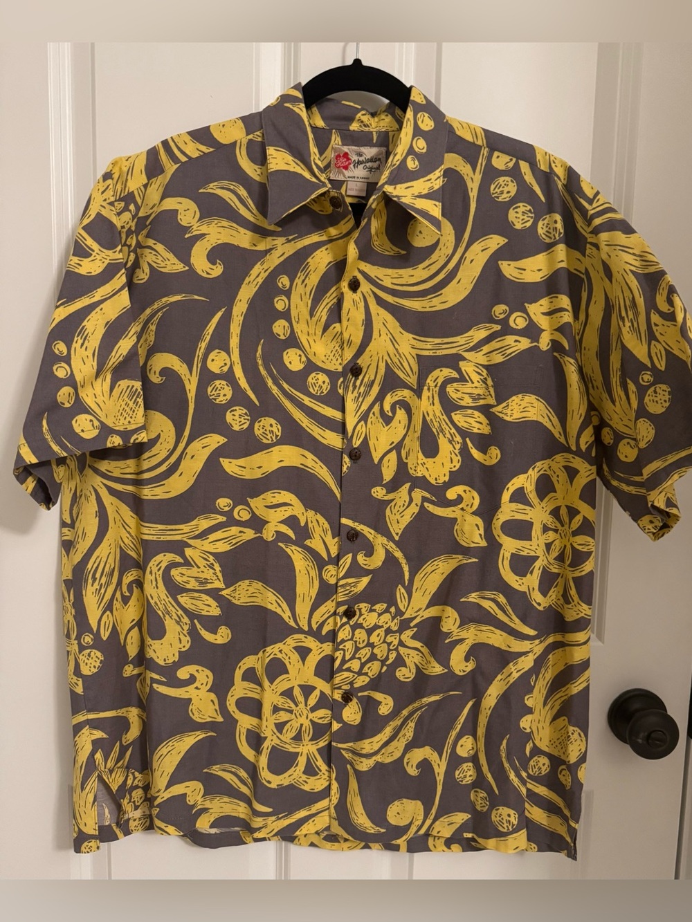 Hilo Hattie Yellow Floral Pattern Button-Down Shirt